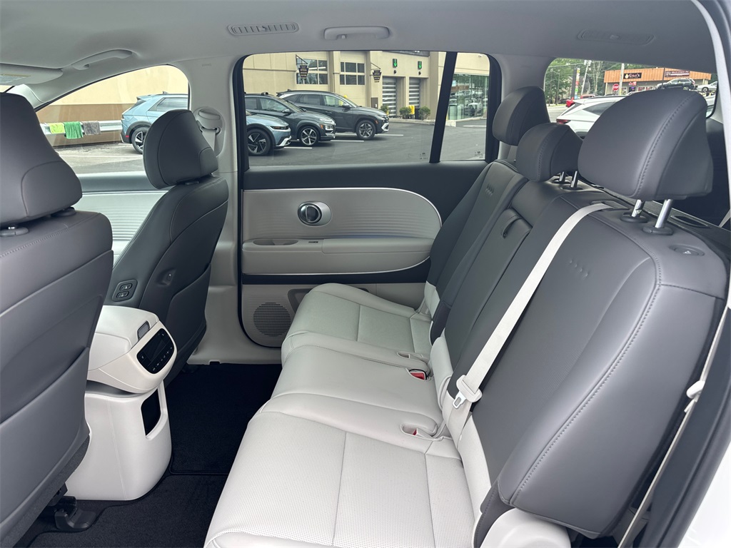 2026 Hyundai Ioniq SEL photo 14