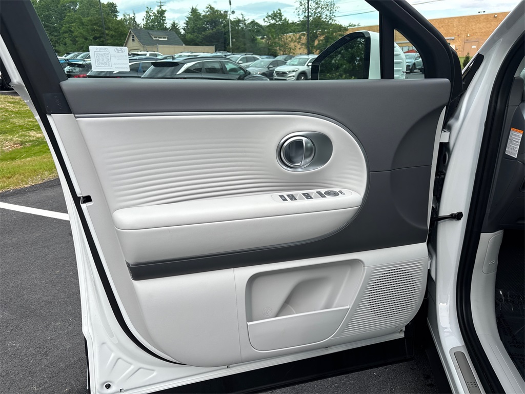 2026 Hyundai Ioniq SEL photo 16