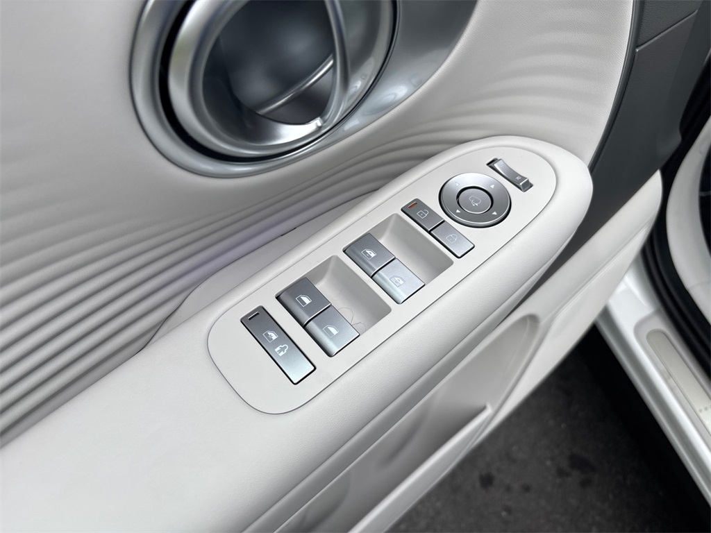 2026 Hyundai Ioniq SEL photo 17