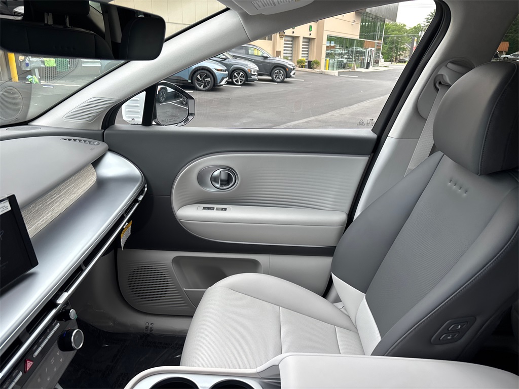 2026 Hyundai Ioniq SEL photo 19