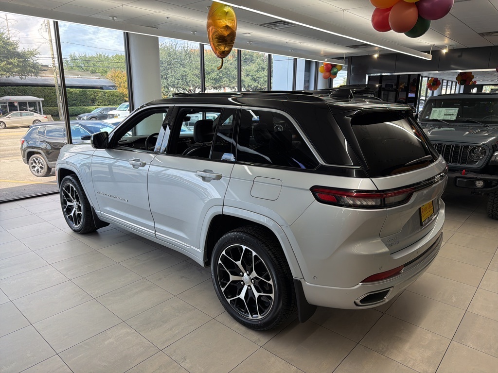 2025 Jeep Grand Cherokee Summit - 2