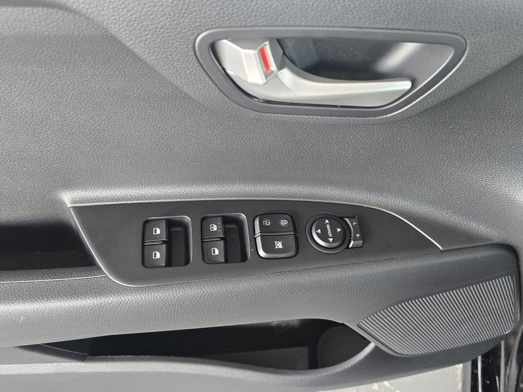 Thumbnail: 2023 Kia Rio - 17