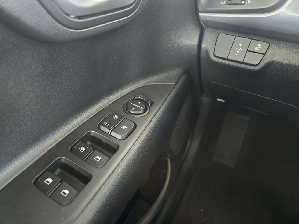 Thumbnail: 2023 Kia Rio - 18