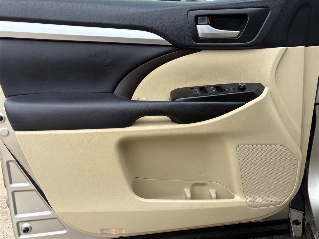2016 Toyota Highlander XLE V6 Gold at Westside Lexus