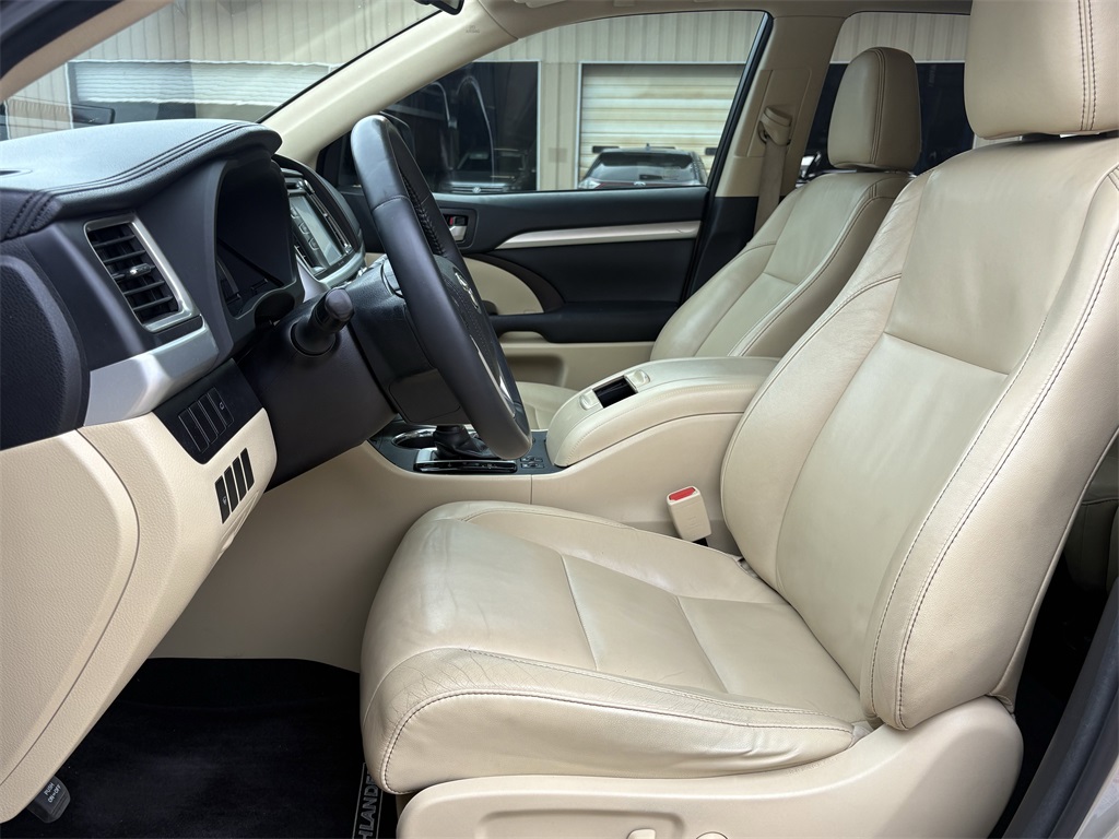 2016 Toyota Highlander XLE V6 Gold at Westside Lexus