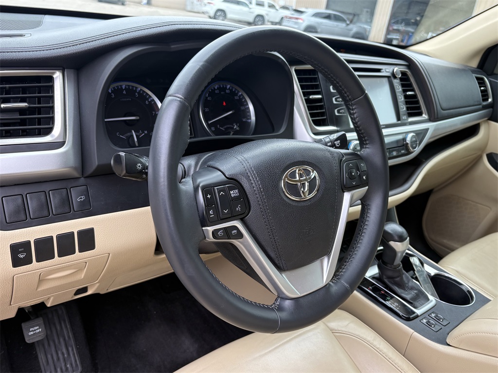 2016 Toyota Highlander XLE V6 Gold at Westside Lexus