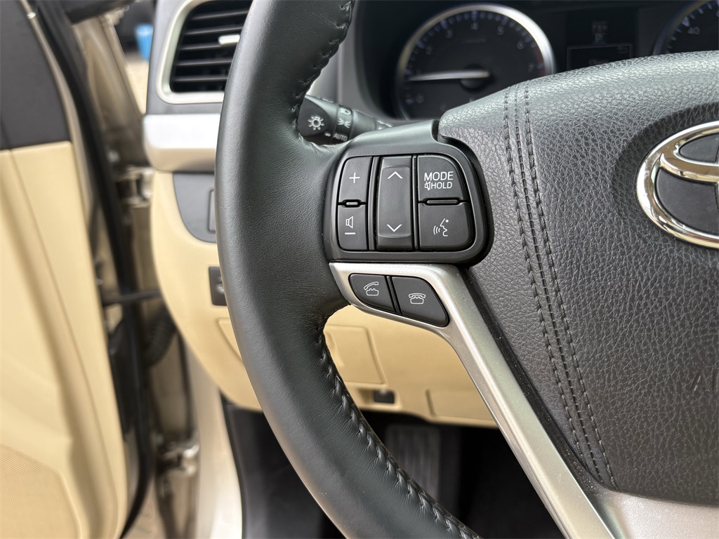 2016 Toyota Highlander XLE V6 Gold at Westside Lexus