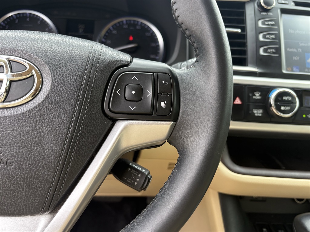 2016 Toyota Highlander XLE V6 Gold at Westside Lexus