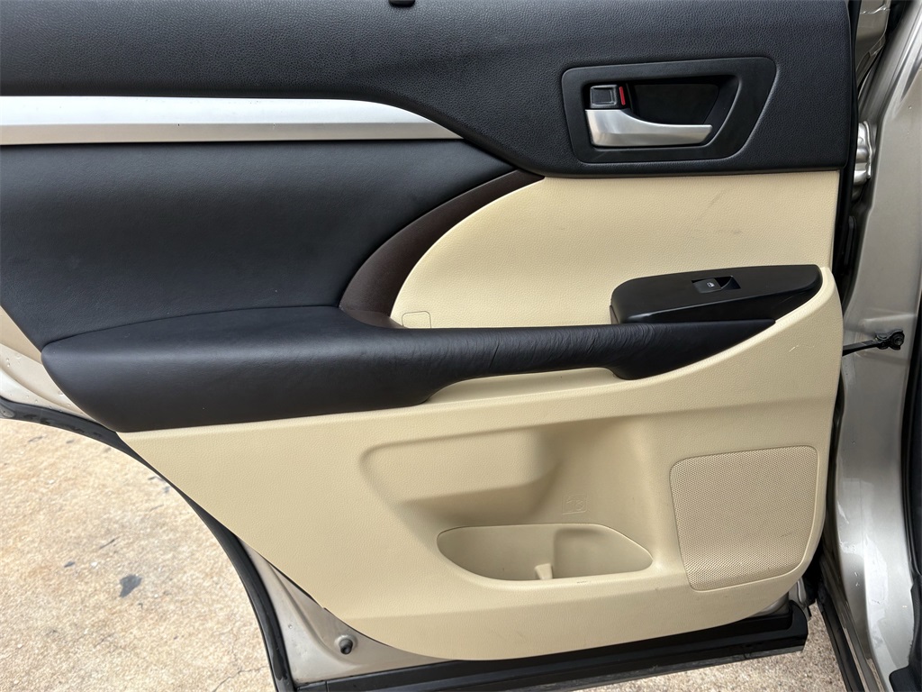 2016 Toyota Highlander XLE V6 Gold at Westside Lexus