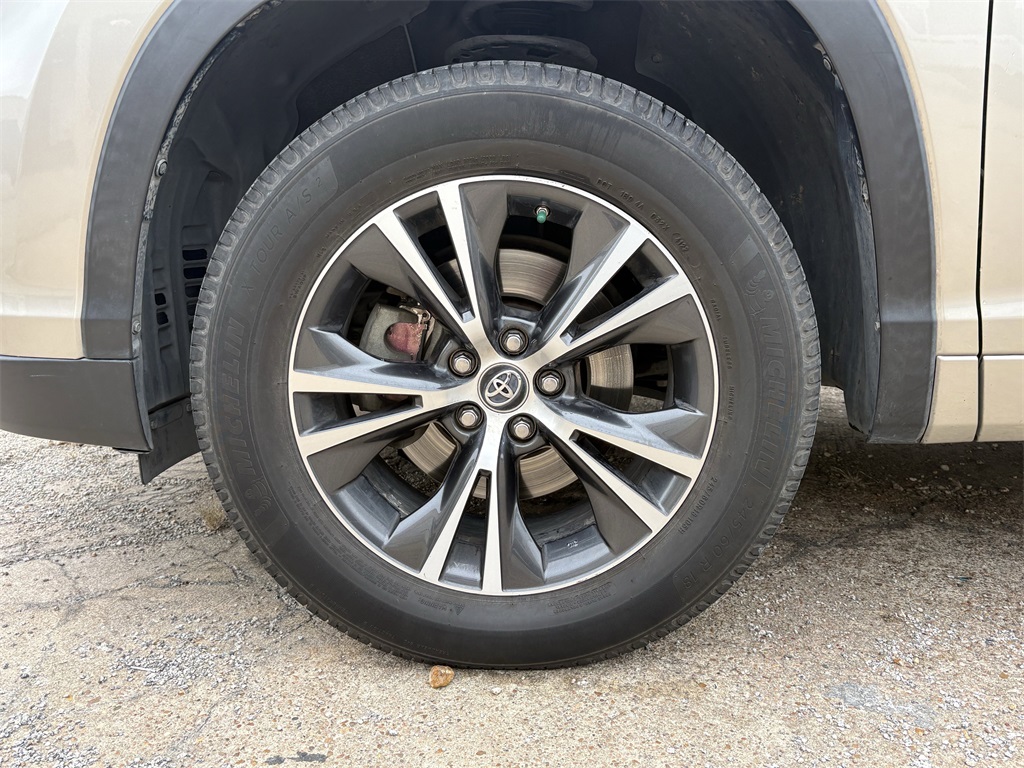 2016 Toyota Highlander XLE V6 Gold at Westside Lexus