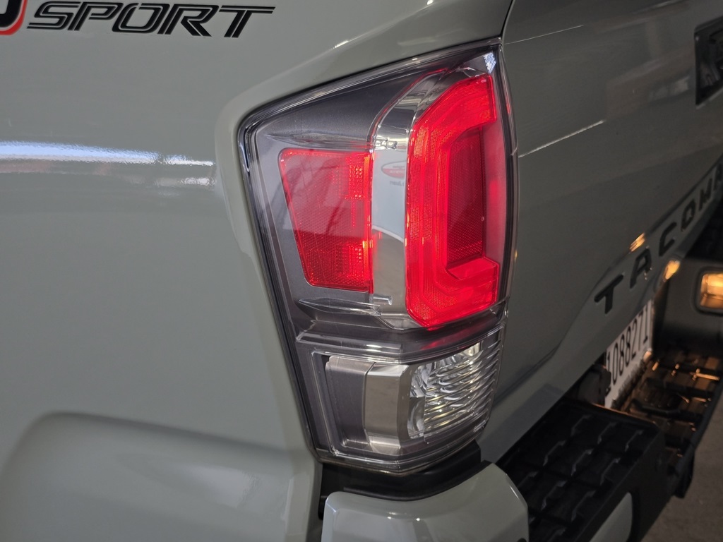Thumbnail: 2022 Toyota Tacoma - 10