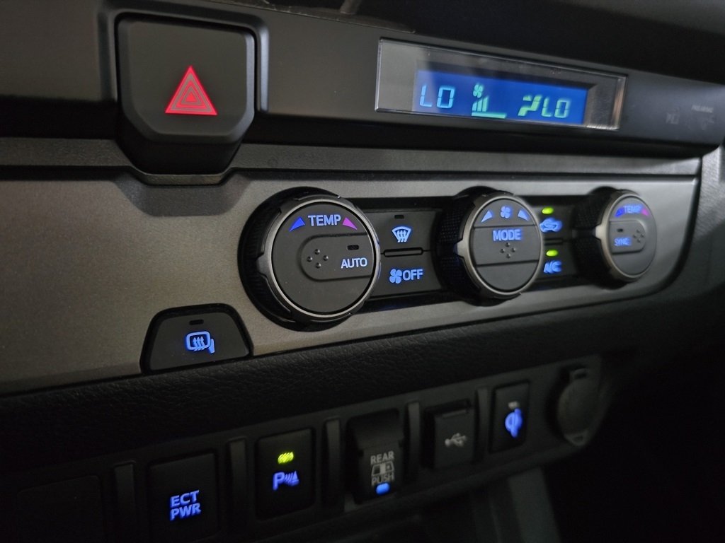 Thumbnail: 2022 Toyota Tacoma - 22