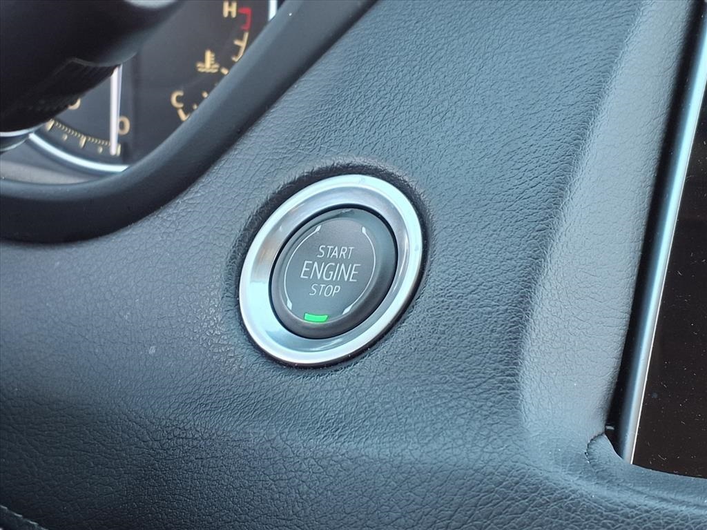 2022 Cadillac XT4 Luxury White at Mac Haik CDJR North Houston