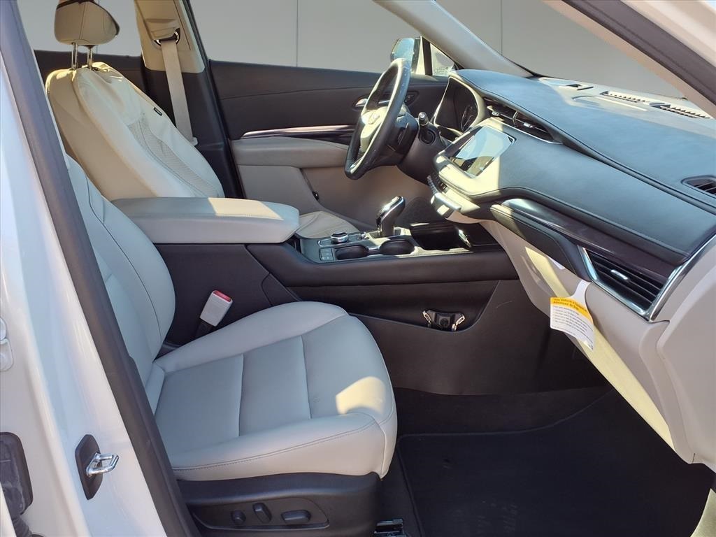 2022 Cadillac XT4 Luxury White at Mac Haik CDJR North Houston