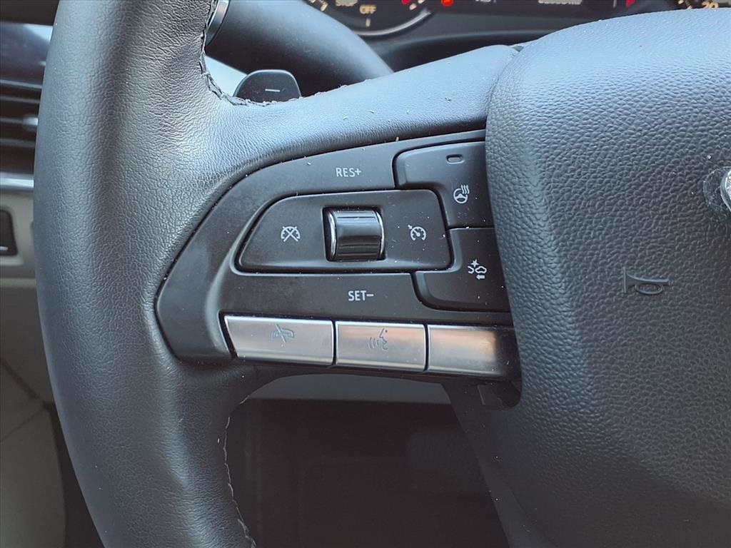 2022 Cadillac XT4 Luxury White at Mac Haik CDJR North Houston