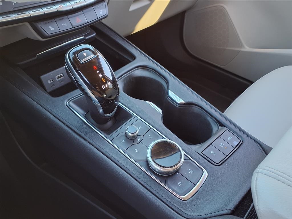 2022 Cadillac XT4 Luxury White at Mac Haik CDJR North Houston