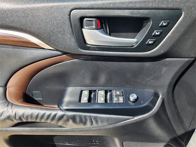 2014 Toyota Highlander Limited Silver at Emmons Autoplex