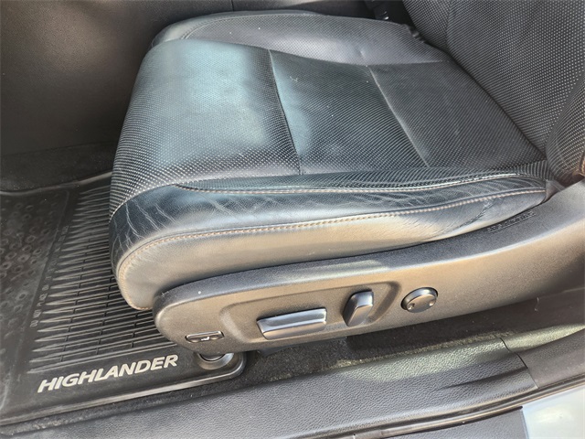 2014 Toyota Highlander Limited Silver at Emmons Autoplex