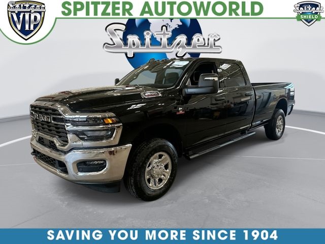 Diamond Black Crystal Pearlcoat 2026 RAM 2500 Pickup Truck Four-Wheel Drive 8-Speed Automatic