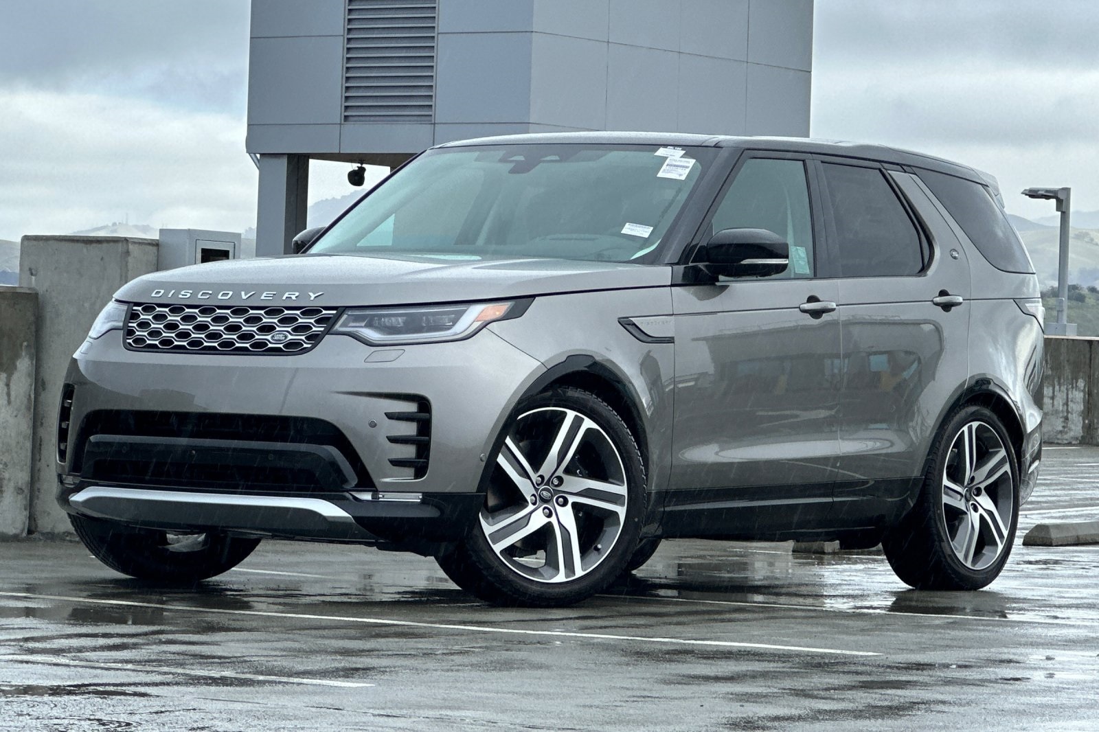 2025 Land Rover Discovery P360 Metropolitan AWD