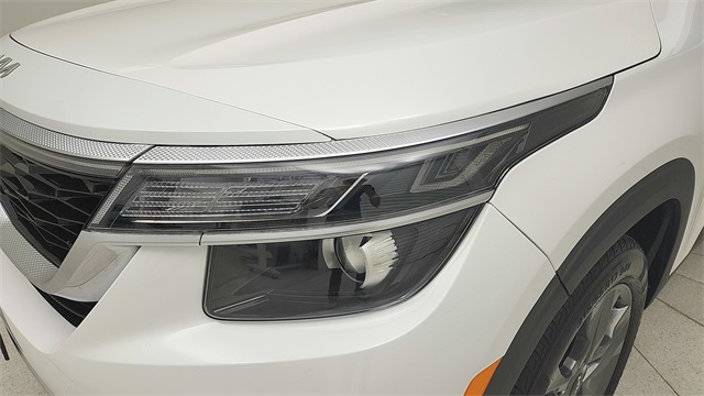 2023 Kia Seltos S White at Mac Haik CDJR North Houston