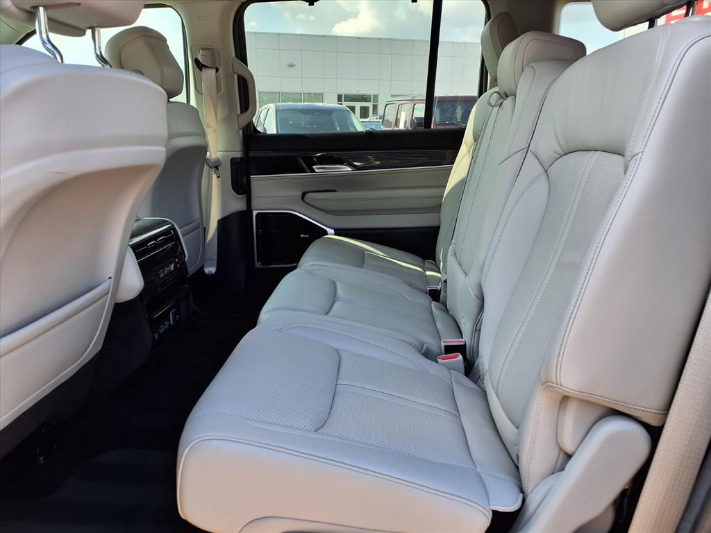 2022 Jeep Wagoneer Series III Gray at Community Kia