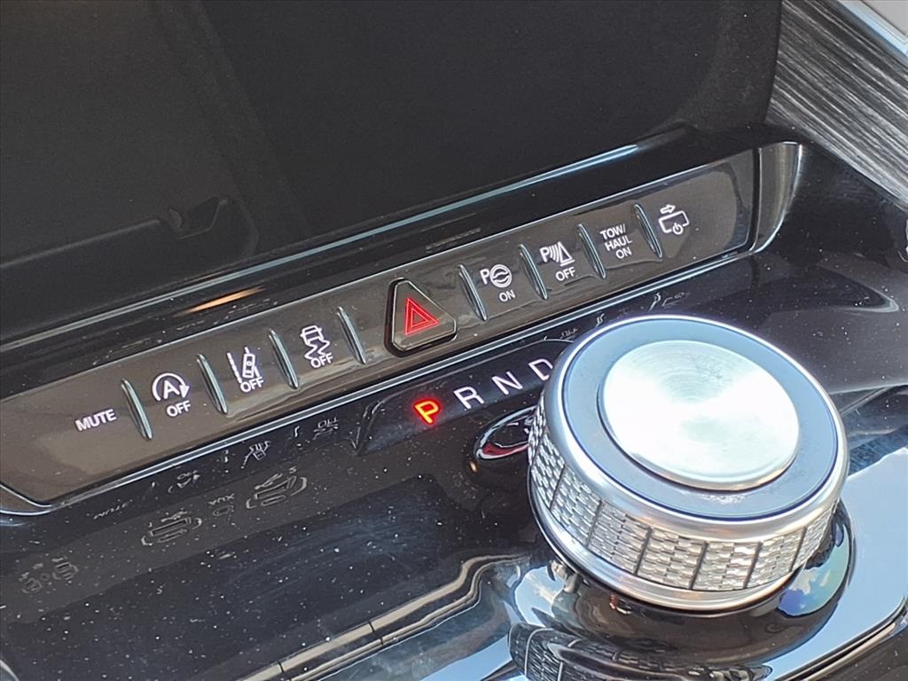 2022 Jeep Wagoneer Series III Gray at Community Kia