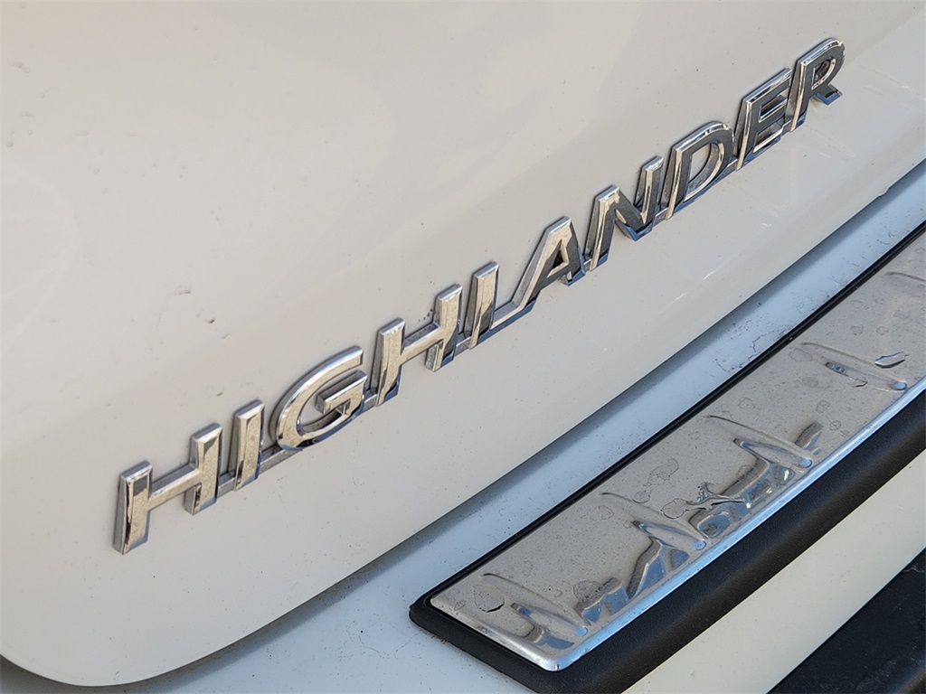 2014 Toyota Highlander Limited White at Gullo Toyota