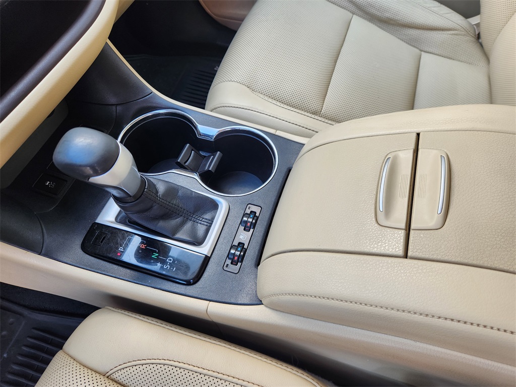 2014 Toyota Highlander Limited White at Gullo Toyota