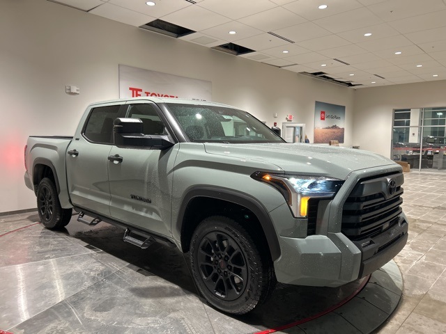 2026 Toyota Tundra SR5 CrewMax Cab 4WD