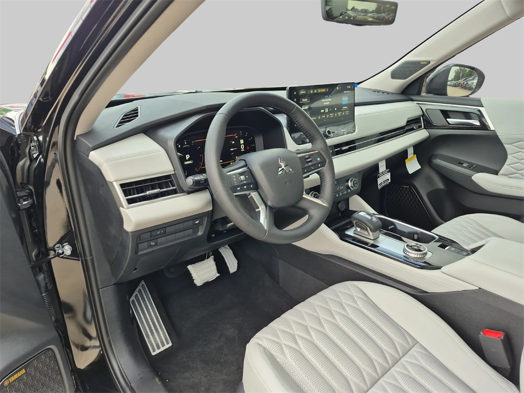 2025 Mitsubishi Outlander SEL - 8