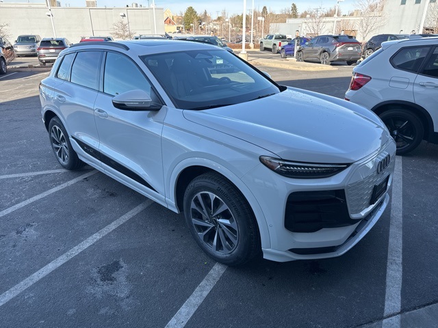 2025 Audi Q6 e-tron quattro Premium Plus