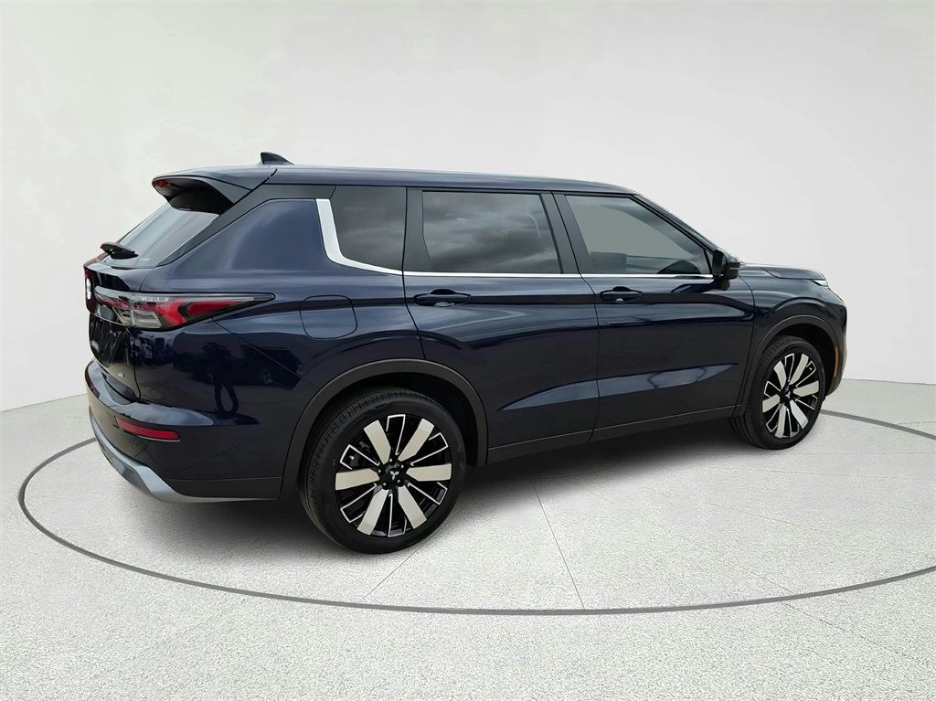 2025 Mitsubishi Outlander SE - 4