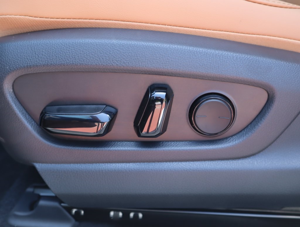 Thumbnail: 2025 Lexus UX - 26