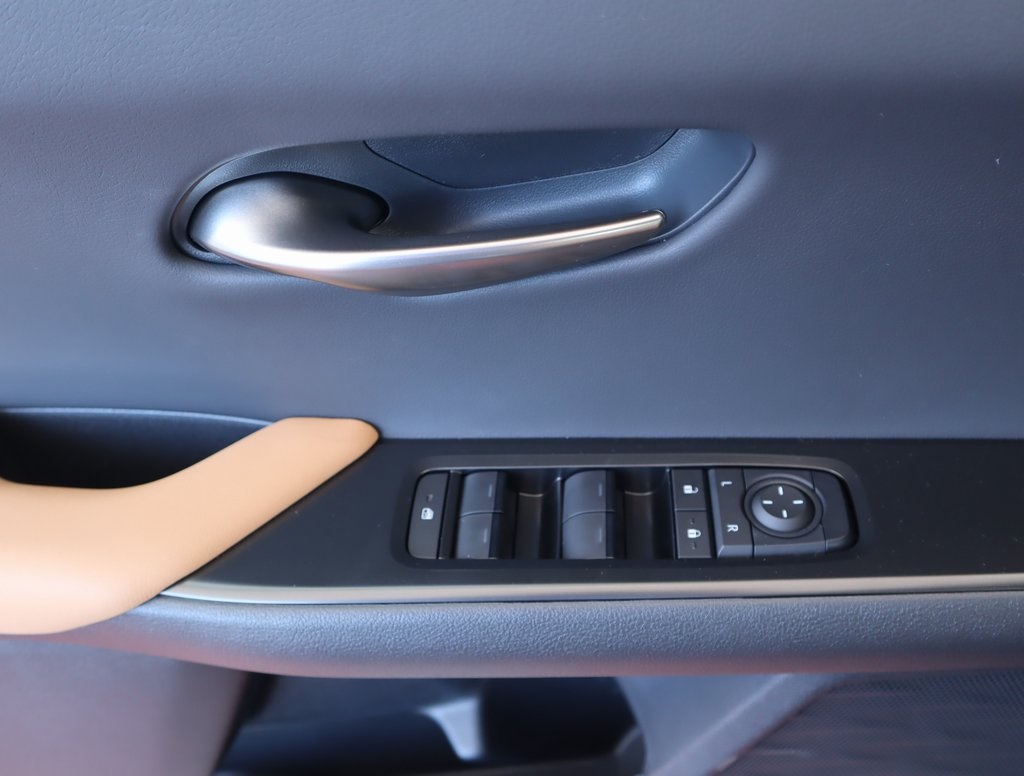 Thumbnail: 2025 Lexus UX - 28