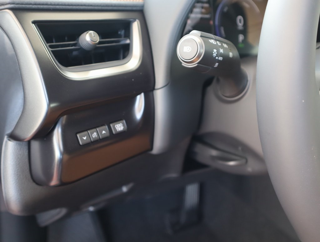 Thumbnail: 2025 Lexus UX - 32