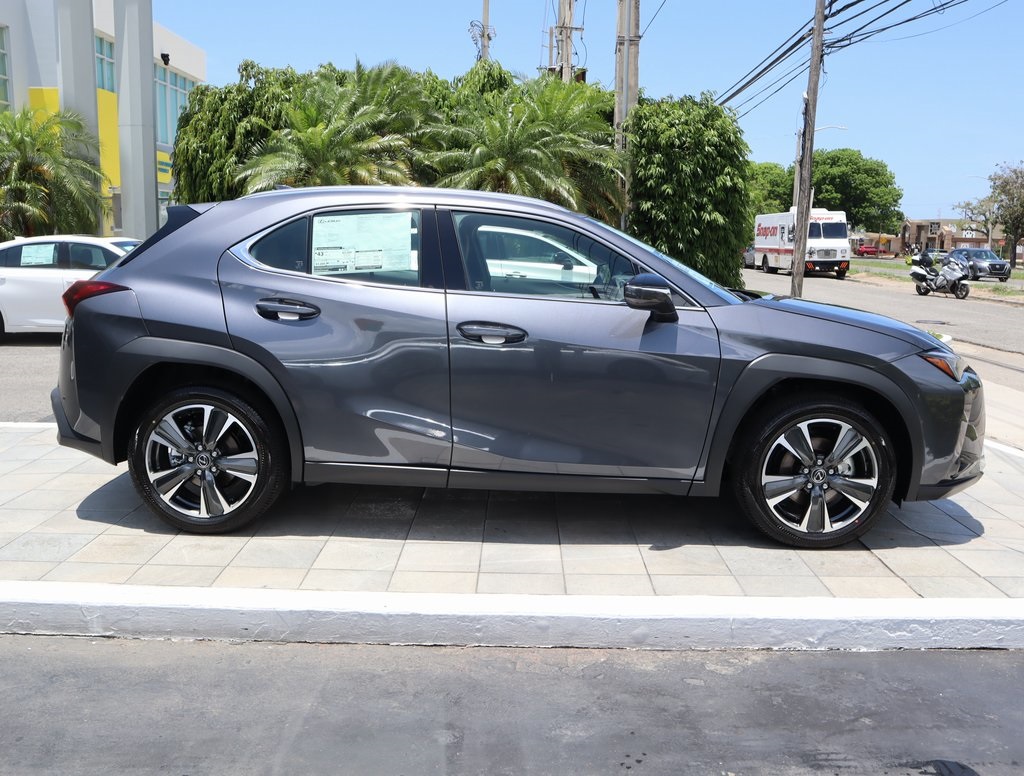 Thumbnail: 2025 Lexus UX - 4