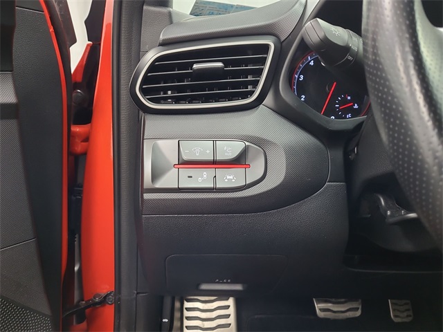 2019 – Hyundai – Veloster