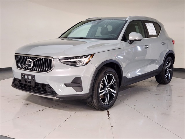 2025 Volvo XC40 B5 Core