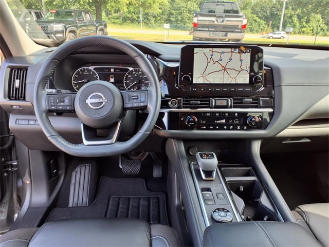 2024 Nissan Pathfinder SL photo 4