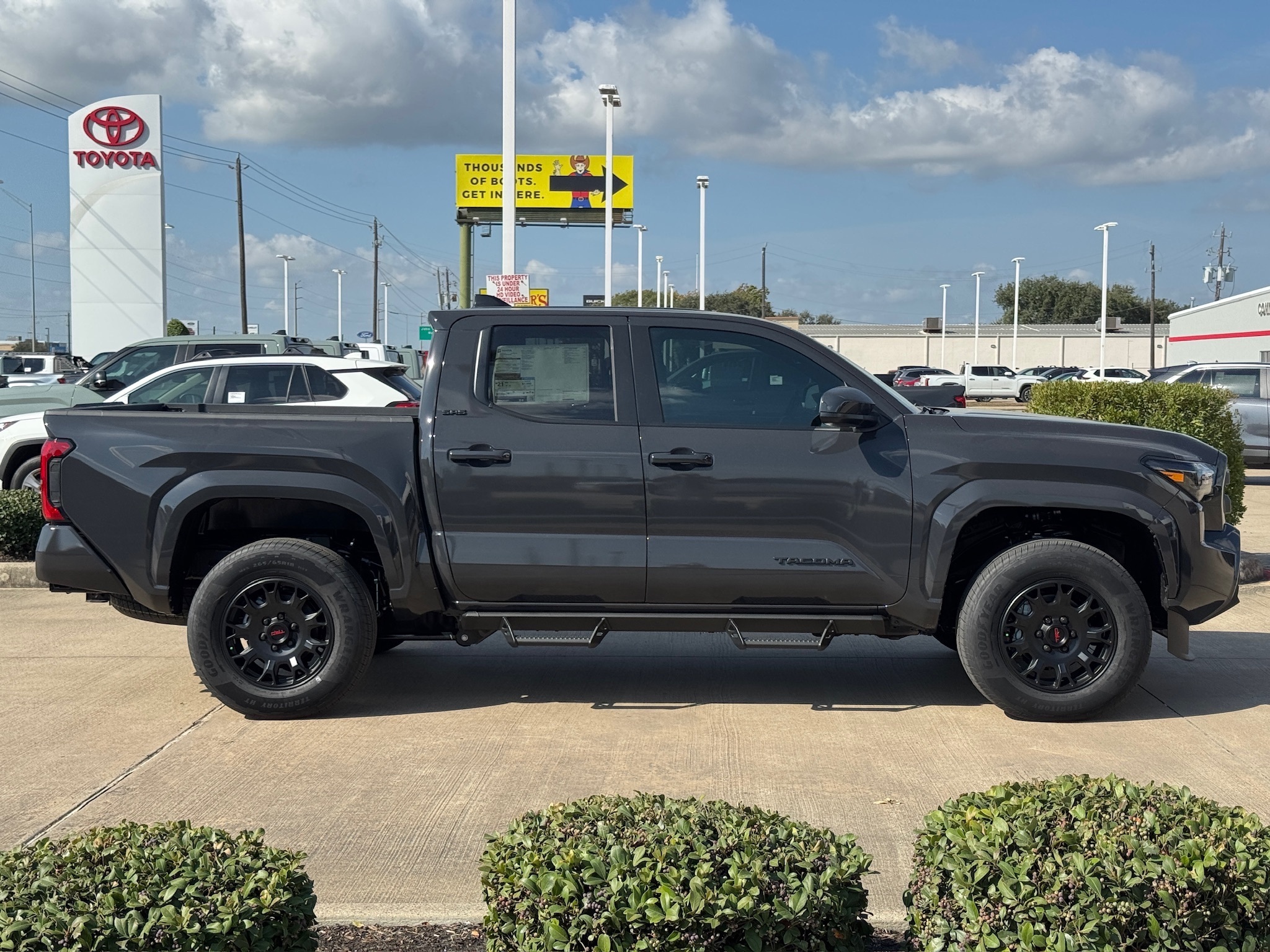 2025 Toyota Tacoma SR5 - 8