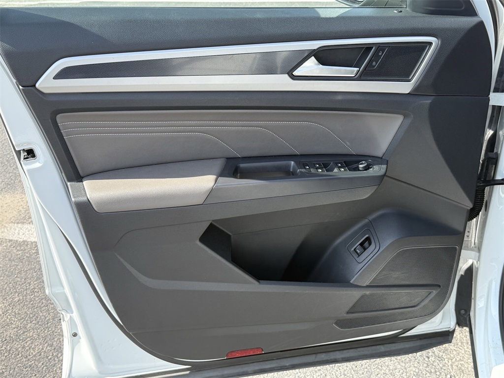 2021 Volkswagen Atlas Cross Sport 3.6L V6 SE w/Technology R-Line White at DeMontrond Auto Country