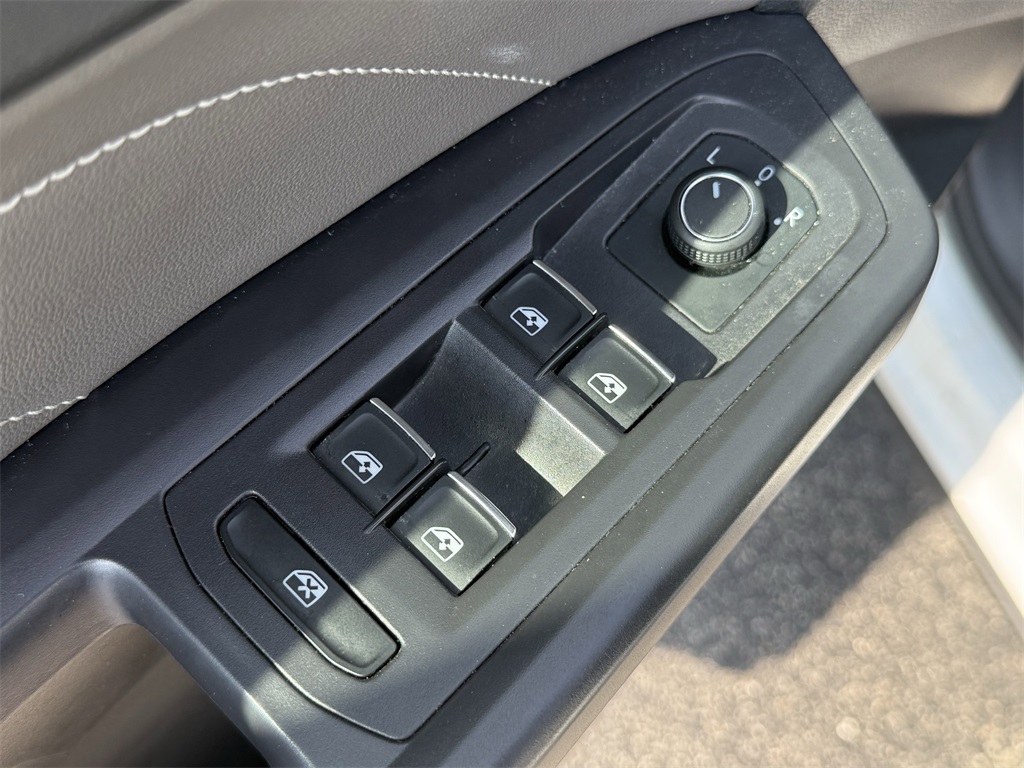 2021 Volkswagen Atlas Cross Sport 3.6L V6 SE w/Technology R-Line White at DeMontrond Auto Country