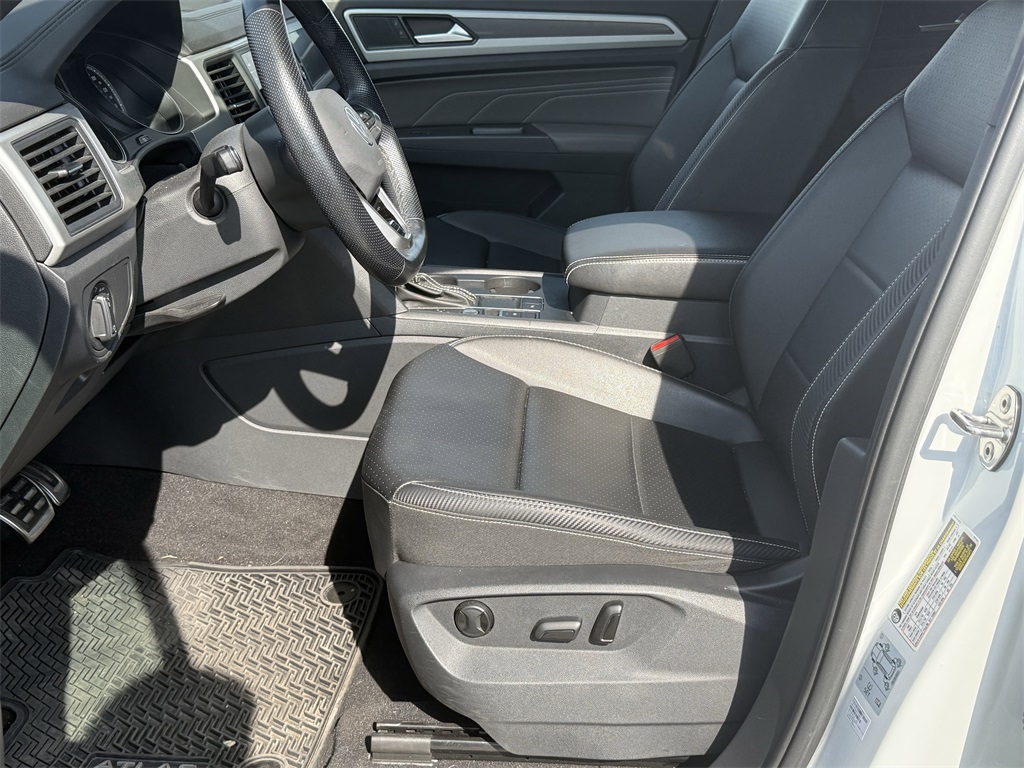 2021 Volkswagen Atlas Cross Sport 3.6L V6 SE w/Technology R-Line White at DeMontrond Auto Country