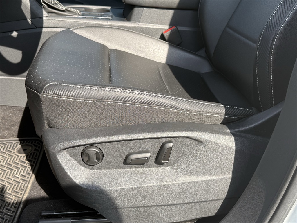 2021 Volkswagen Atlas Cross Sport 3.6L V6 SE w/Technology R-Line White at DeMontrond Auto Country