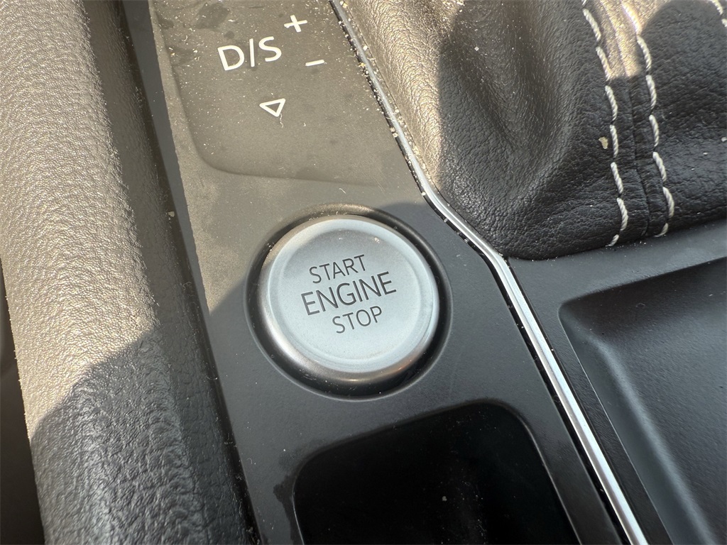 2021 Volkswagen Atlas Cross Sport 3.6L V6 SE w/Technology R-Line White at DeMontrond Auto Country