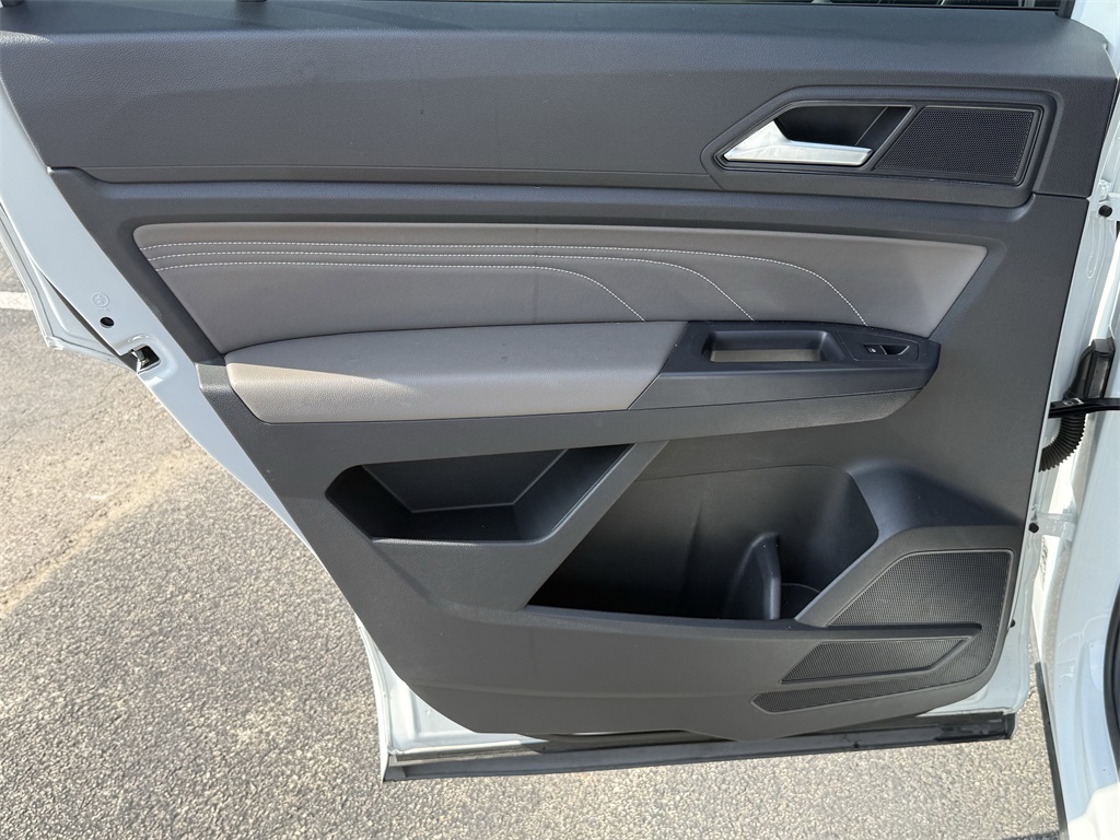 2021 Volkswagen Atlas Cross Sport 3.6L V6 SE w/Technology R-Line White at DeMontrond Auto Country