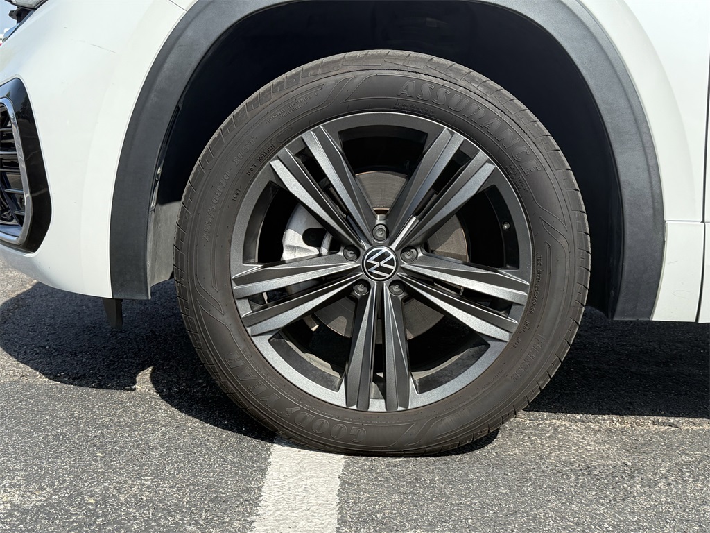 2021 Volkswagen Atlas Cross Sport 3.6L V6 SE w/Technology R-Line White at DeMontrond Auto Country