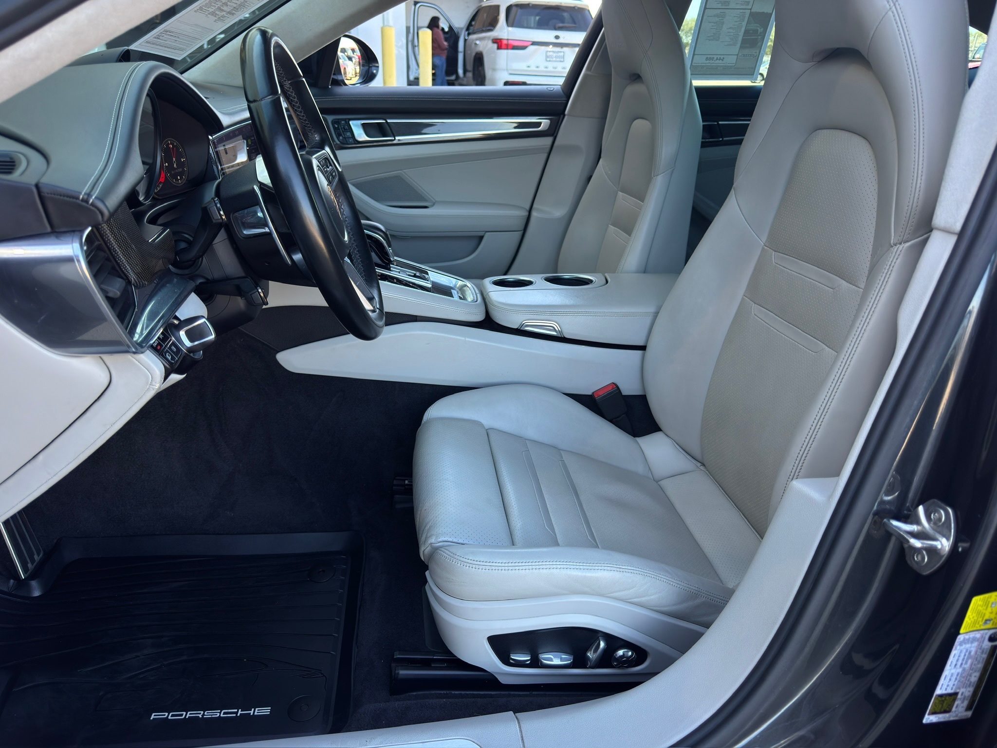 2017 Porsche Panamera Turbo - 11