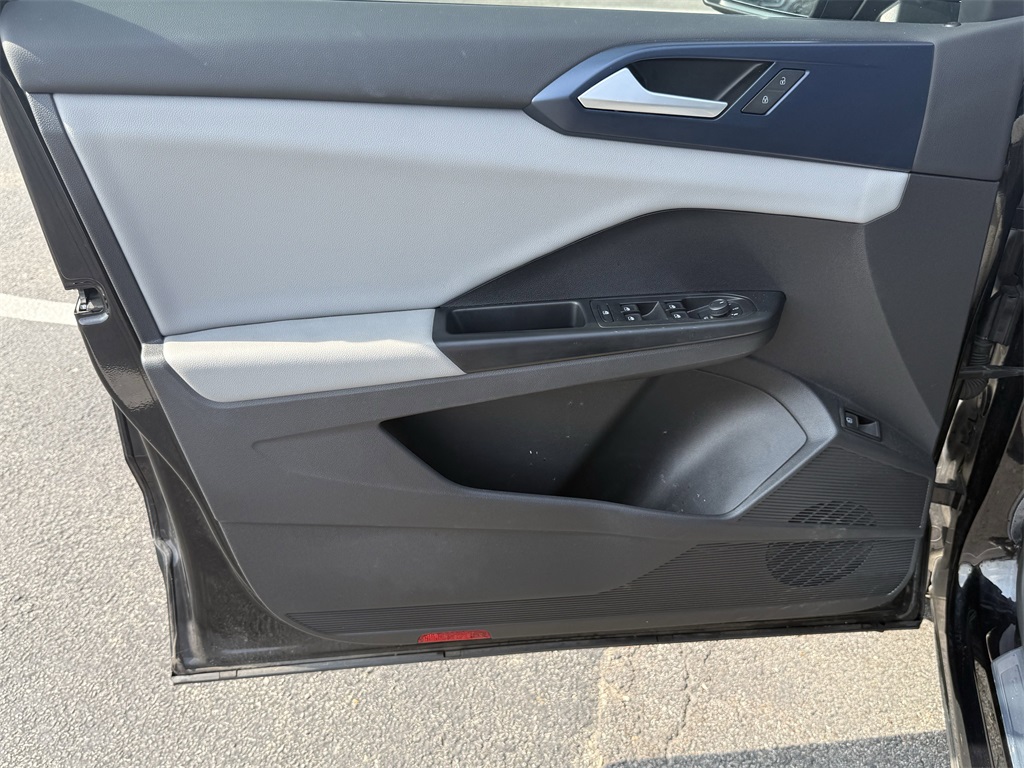 2022 Volkswagen Taos 1.5T SE Black at Community Honda